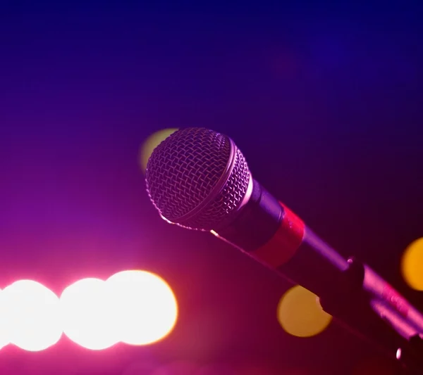 Mikrofon. Zdjęcie: Suvan Chowdhury / pexels.com.