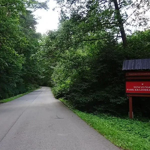 Wjazd do Tenczyńskiego Parku Krajobrazowego. Zdjęcie: Mach240390 / CC BY 4.0 / wiki commons.