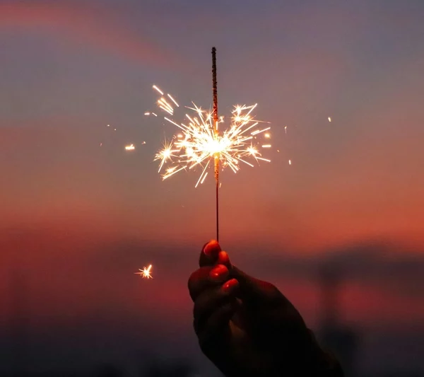 Zimne ognie. Zdjęcie: Rathnahar R / pexels.com.