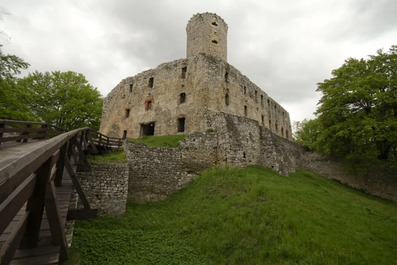 Zamek Lipowiec ruiny